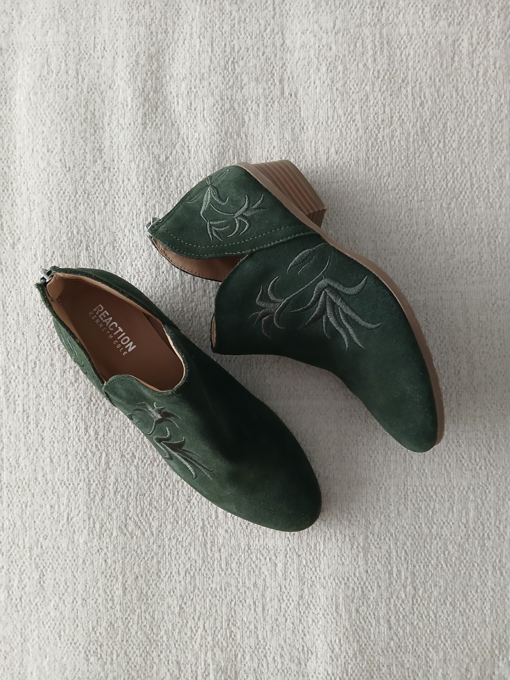 •KENNETH COLE• "Side Gig" Green  Embroidered Ankle Booties